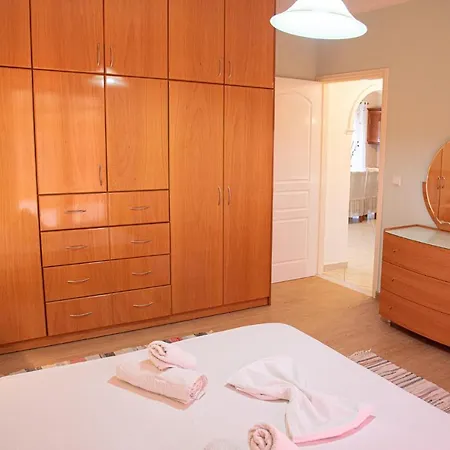 Holiday home Mediterre Garden House Perivolion